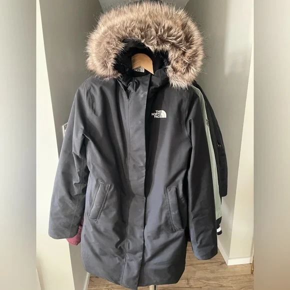 The North Face Women's Black Parka - Picture 2 of 3